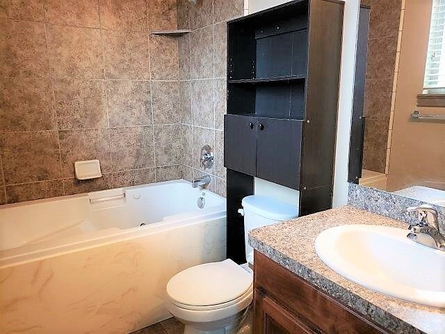 Building Photo - 2 Weeks Free on This Beautiful 4-Bed, 3-Bath Home for Rent in West Haven!