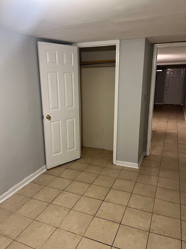 Building Photo - 4039 W Wilcox St