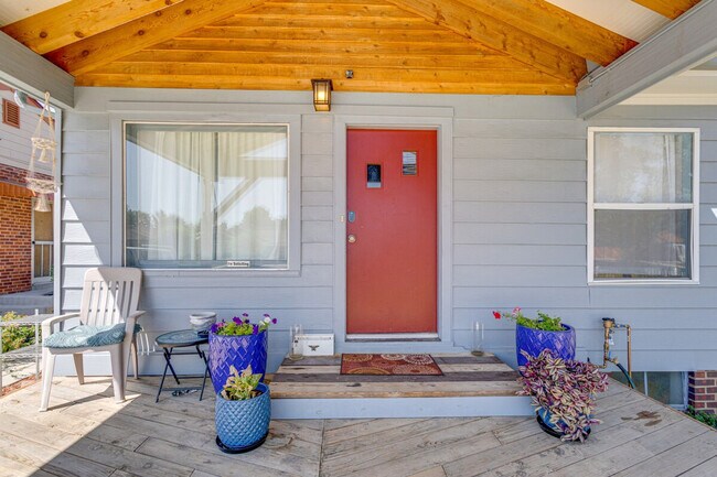 Building Photo - 1187 Emporia St