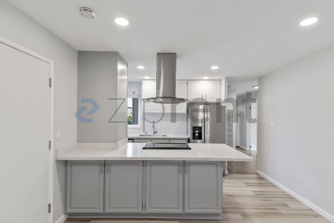 Building Photo - 6258 Castillon Dr