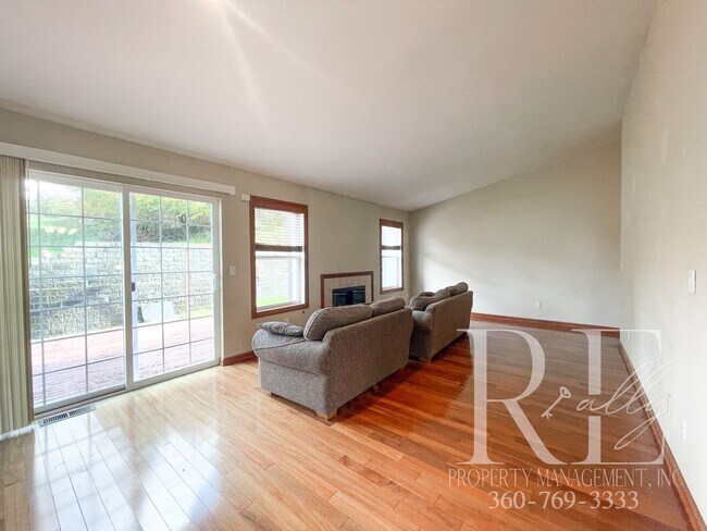 Building Photo - Stunning Rambler