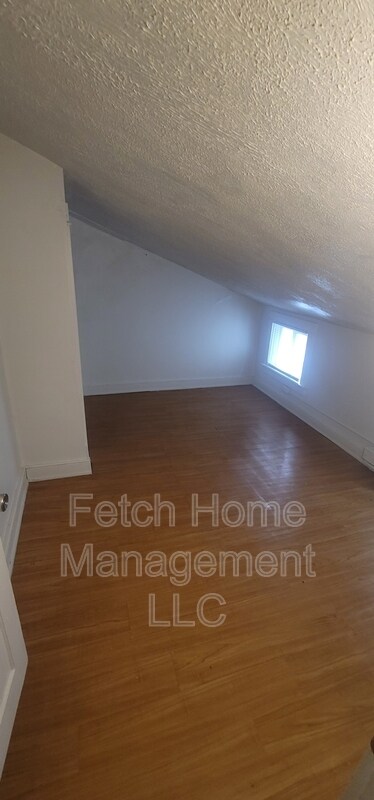 Building Photo - 438 E Strawberry St