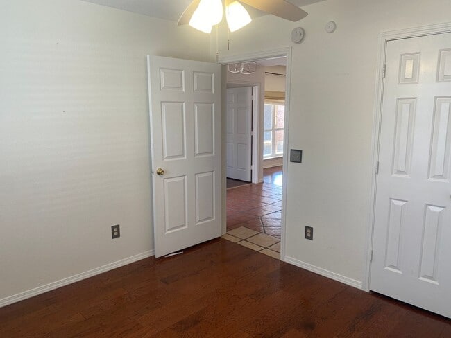 Building Photo - 3 bed 2 bath - Frenship ISD