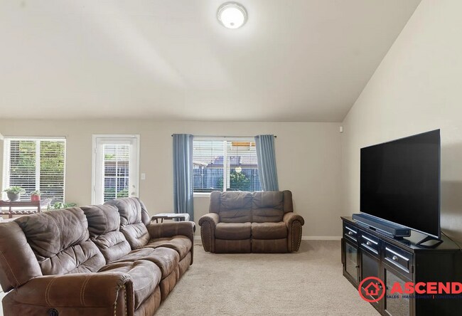 Building Photo - Fabulous 4 Bedroom Home!!