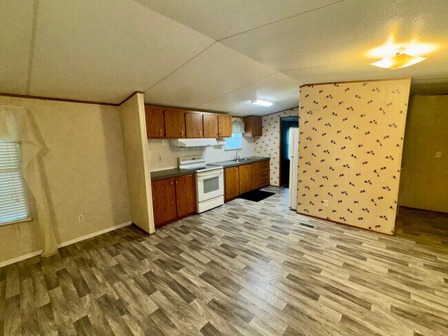 Building Photo - 641 Bayou Dr