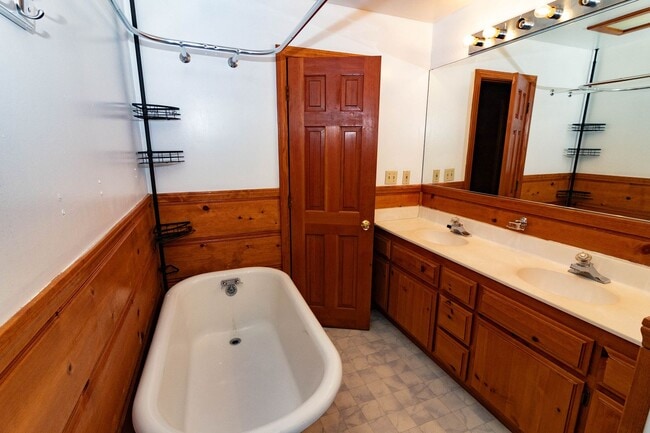 Building Photo - Cozy 3 Bedroom Home in Big Bear Lake