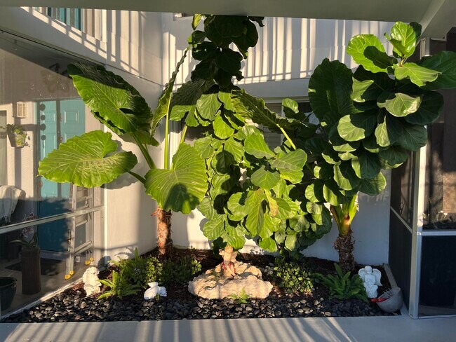 Building Photo - 2748 NE 28th Ave