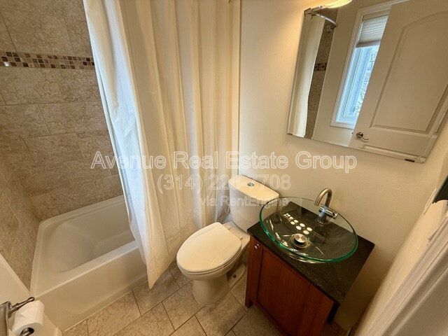 Building Photo - 12 Queensbrook Pl