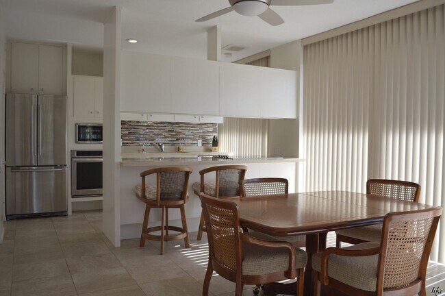Building Photo - Remodeled 'Fairview Cottage',Long Term. UN...