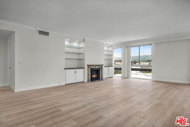 Building Photo - 320 N Maple Dr