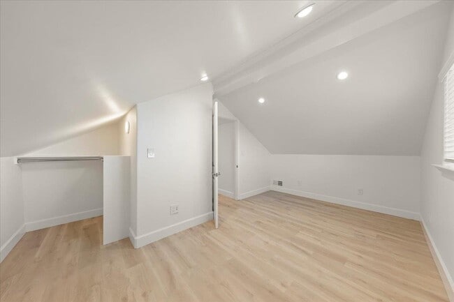 Building Photo - 272 Clay St