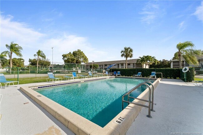 Building Photo - 1210 SE Parkview Pl