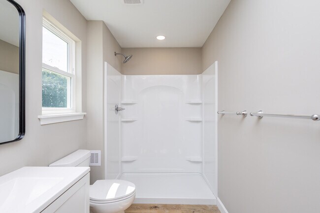 Building Photo - 25 Poplar Hill Dr
