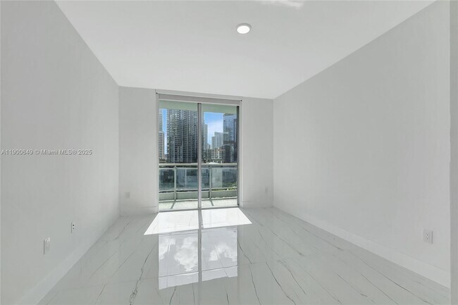 Building Photo - 90 SW 3rd St