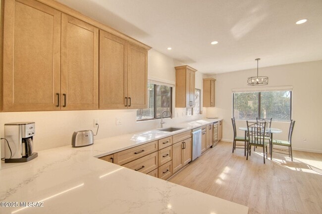 Building Photo - 1148 Cam Diestro