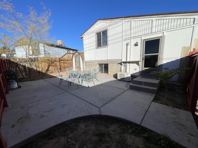 Building Photo - Beautifully Remodeled 3-Bedroom Home with Fenced Yard & Covered Parking