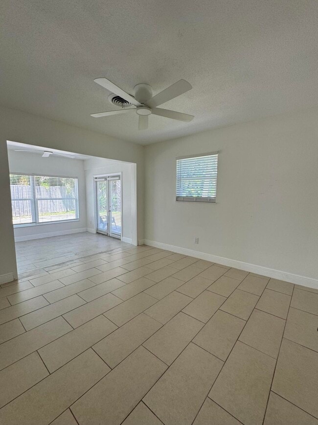 Building Photo - 110 N Las Olas Dr