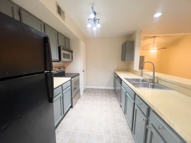 Building Photo - SABLE WALK RENTAL MOVE IN NOW!Spacious 2X2...