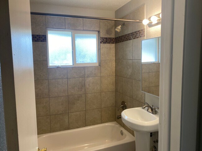 Building Photo - Move In Special offered 1 bedroom with 1 bath