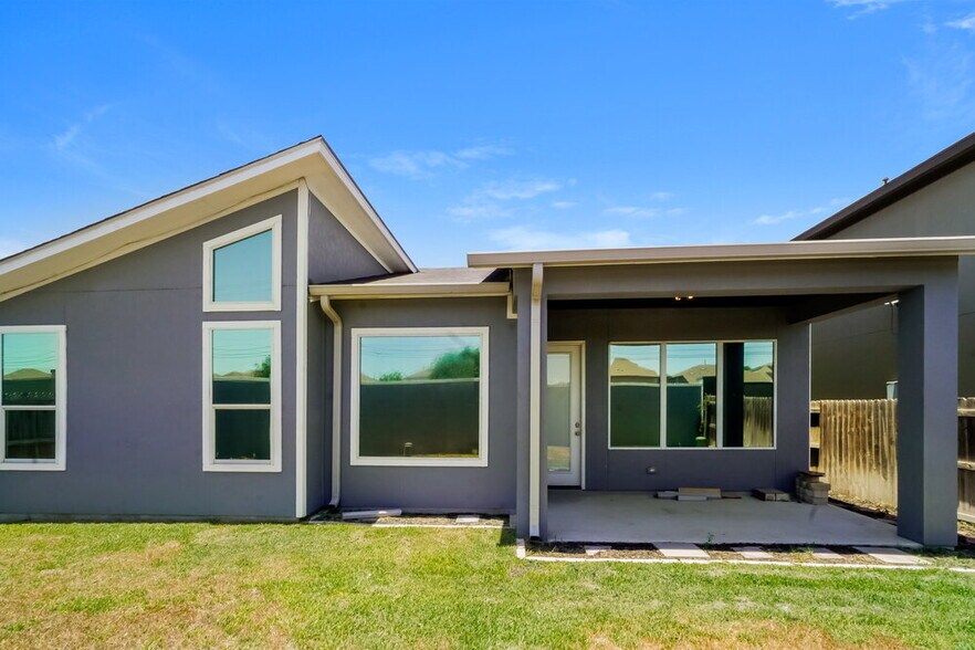 Building Photo - 3906 Bogie Way