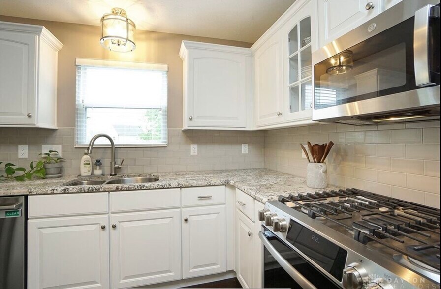 Building Photo - 5926 Deerfield Village Dr