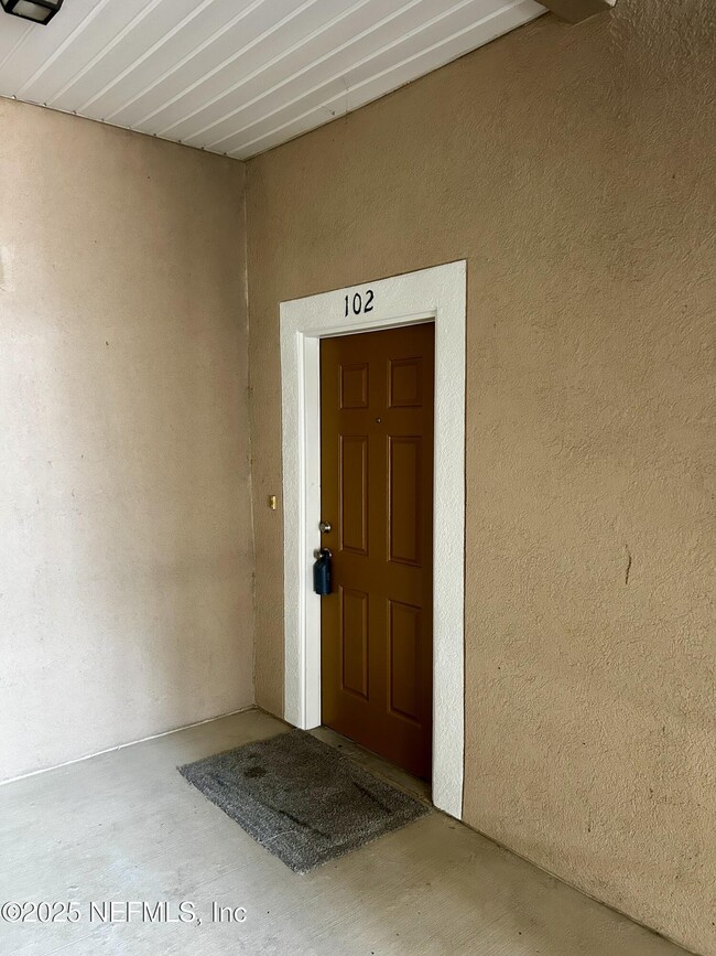 Building Photo - 6788 Manotak Oaks Dr