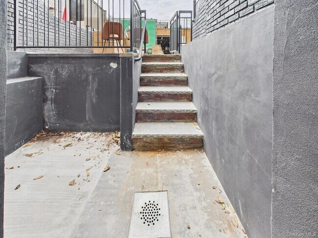 Building Photo - 1770 Pacific St