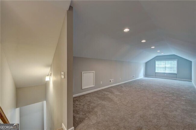 Building Photo - 4540 Club Valley Dr NE