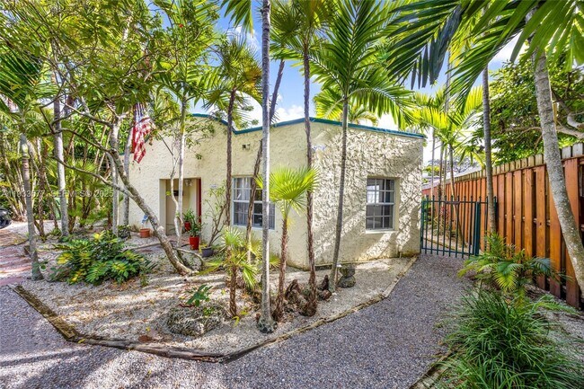 Building Photo - 1840 Tigertail Ave