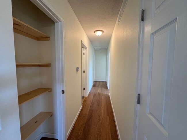 Building Photo - Gorgeous 5 Bedroom, 3 Bathroom two Level H...