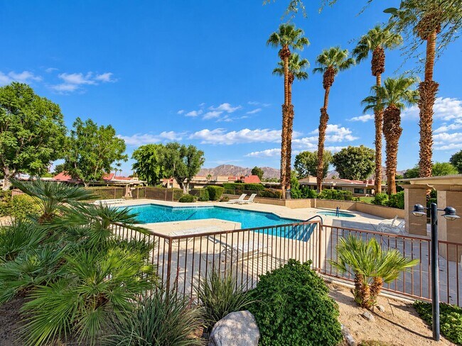 Building Photo - 72477 Rolling Knoll Dr