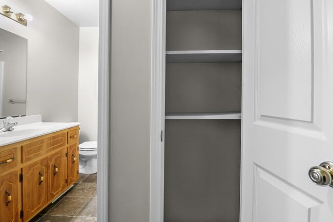 Building Photo - 284 Raleigh Dr