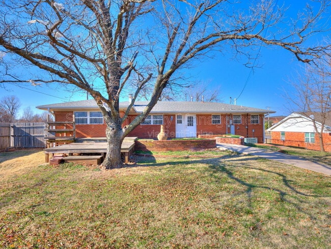 Building Photo - 611 Garth Brooks Blvd