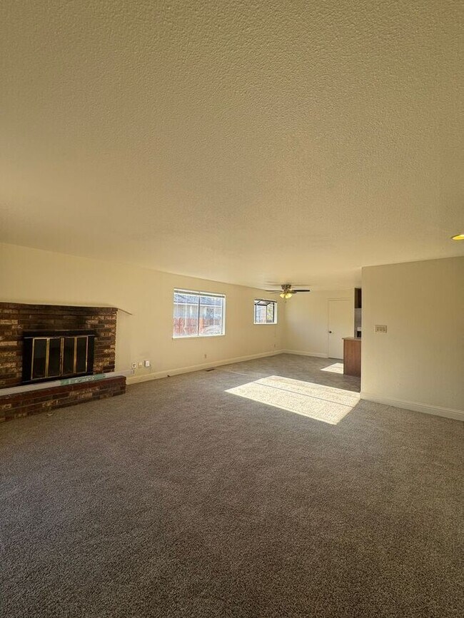 Building Photo - Spacious 5 Bedroom Home in NW Reno with 2 Primary Suites