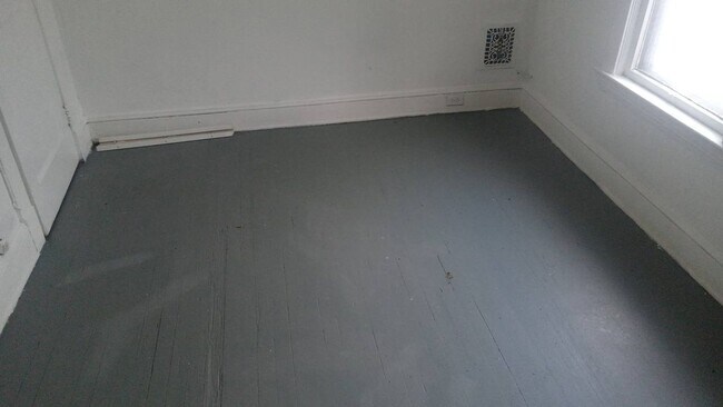 Building Photo - 441 Eddy Rd