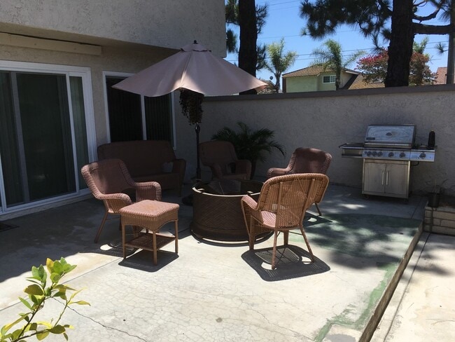 Building Photo - 3 Bedroom Condo - End Unit For Lease