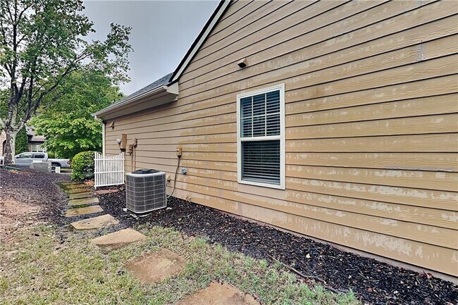 Building Photo - 422 Arrowhead Trail