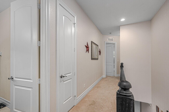 Building Photo - 6099 NW Helmsdale Way