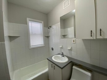 Building Photo - 25 Business St