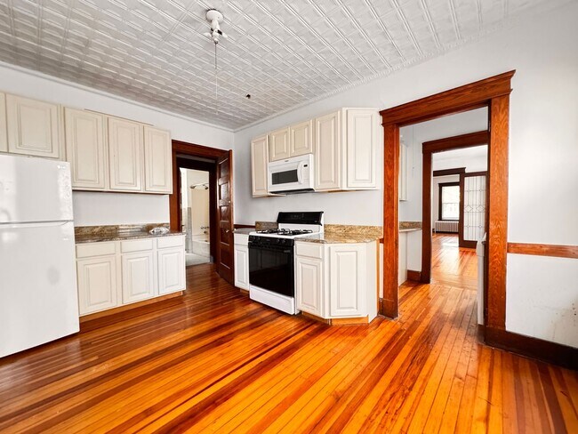 Building Photo - 126 Mansfield St