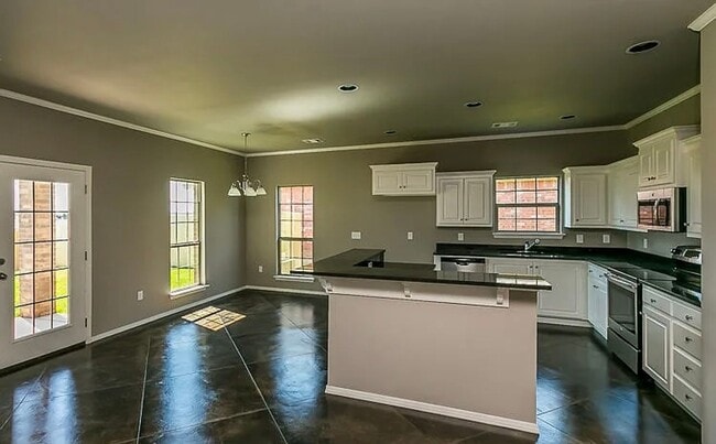 Building Photo - 7915 Legacy
