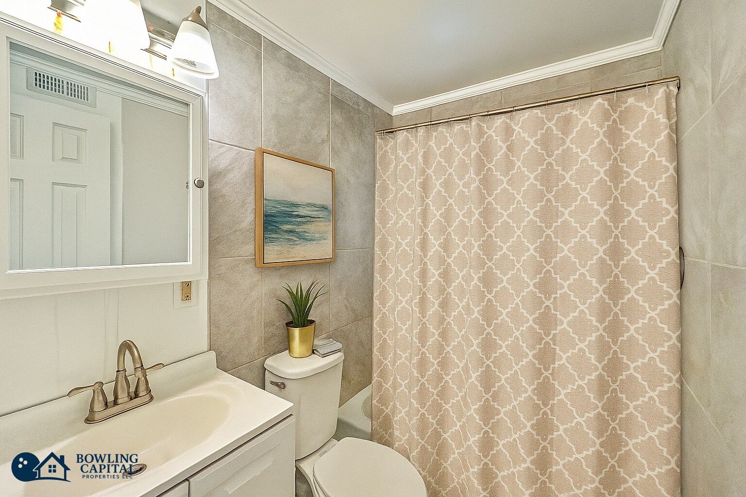 Bathroom (Staged) - 1106 S Lombardy St