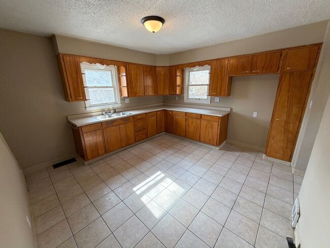 Building Photo - Two bedroom home on Weirton Heights