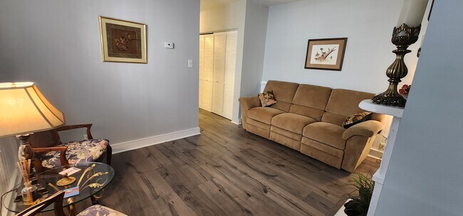 Building Photo - 1322 Floyd Ave