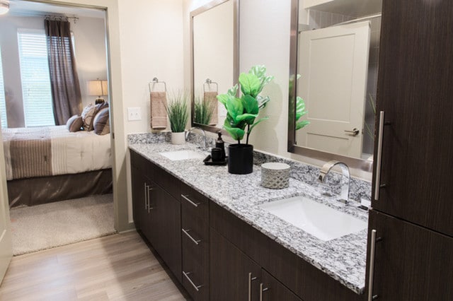 Building Photo - 700 E Algonquin Rd