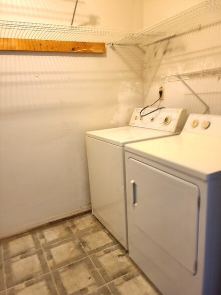 Building Photo - 6124 SW 8th Pl