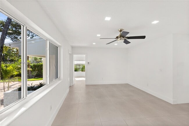 Building Photo - 6605 SW 61st St