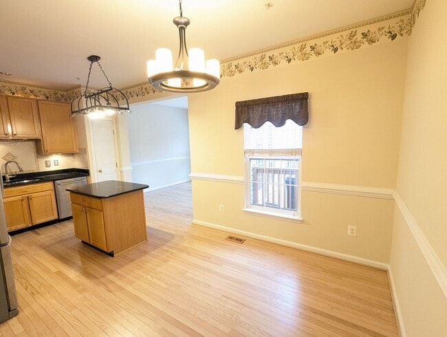 Building Photo - Townhouse in Spring Ridge community - OAKDALE school district - available before the holidays!