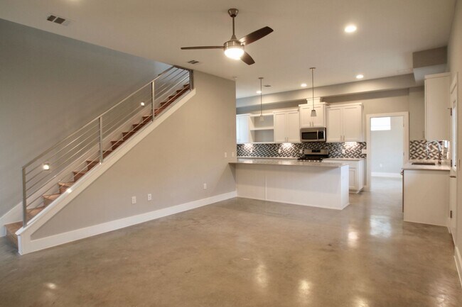 Building Photo - 6911 Meador Ave