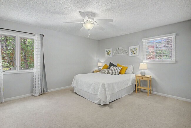 Building Photo - Peaceful Ranch Retreat with 4 Spacious Bedrooms!!